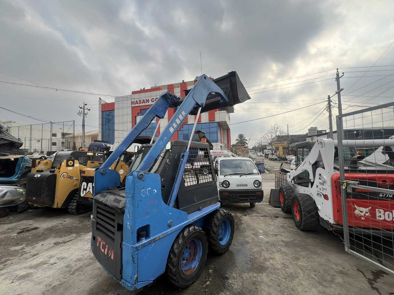 وصل بوبكات s100
2010دخول جديد مامشتغل بل عيراق 
 اوروپى 3000ماشي
محريك 4سلندر كابوته جديد جديد 
سعر 85$ ورقه بيه مجال 
*********** ***********
