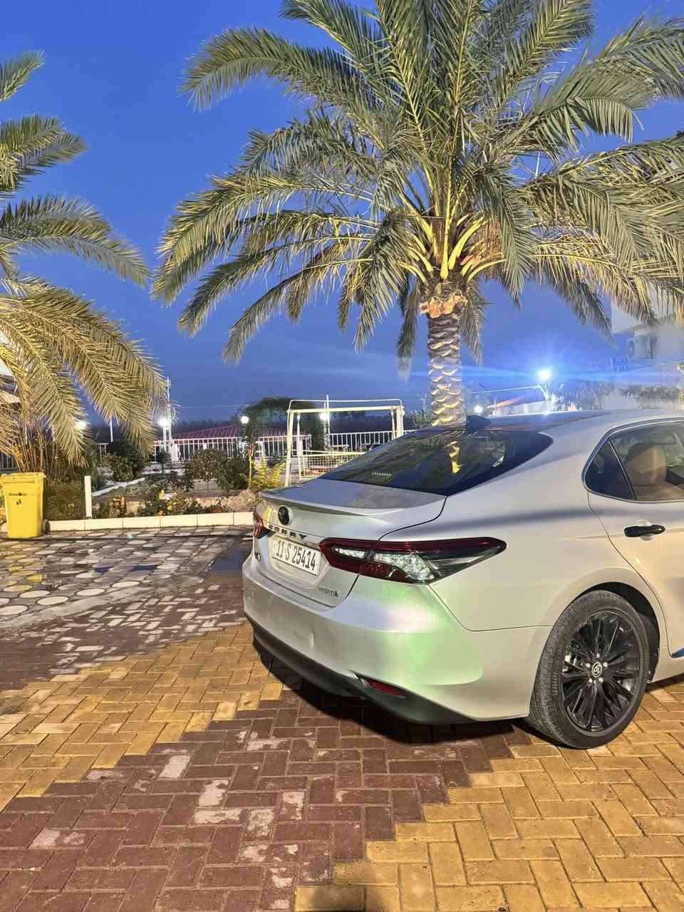 السلام عليكم
كامري هايبرد فول موصفات 
بيه ملاحظات مثل ما مبين بالسونار 
ارقام بغداد 
وكاله عبد اللطيف 
مواصفات Grande معروفه شنو مواصفاته 
سعر اتصال ع رقم ***********
مغلفه bbf السياره 
مؤديل 2023 
السياره جديده
