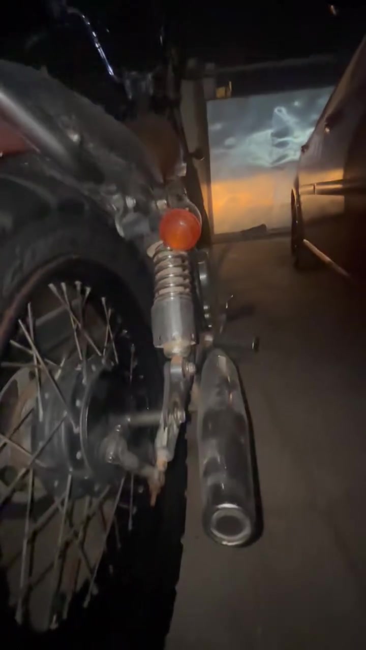 السلام عليكم 
دراجة سرزوكي فلوتي 
250 cc
دراجة كاملة مابيها نقص كهربائيات ومحرك كلش نضيفه
بدون اوراق وبدون رقم  
*********** 
السعر 900$
