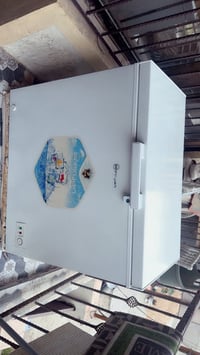 عندي مجمده نضيفه للبيع سعر 175 وبيها مجال شويه عنواني بغداد رقمي الاست...