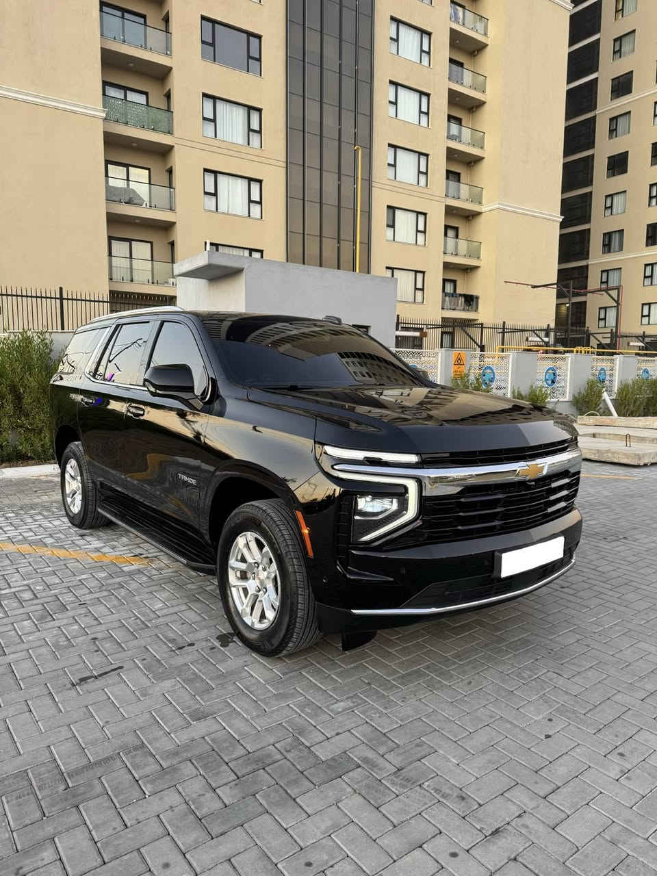 السلام عليكم 
للبيع 
تاهو 2025 LS خليجي 
وكالة المنصور ضمان 3 سنوات 
* السيارة مغلفة بالكامل بأفلام الحماية PPF أصلي 
الممشى : 23 الف km 
الرقم : بغداد الدولي 
حالة السيارة : كفالة عامة عدا اصبع PDR باب الراكب الامامي الايمن 
موقع السيارة : بغداد - حي الجهاد 
السعر : اتصل وتدلل 
الهاتف : ***********
