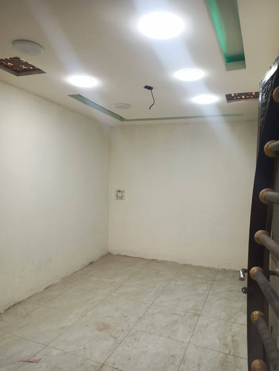 للبيع مشتمل 65م طابقين غرفتين نوم استقبال ومطبخ وحمام تريده سكن تريده استثمار يتأجر ب250 الف سعره ب47 مليون والله سعره اكثر واني صاير عليه ب55 بس لان محتاج واريد ابيعه للاستفسار الاتصال *********** مكانه بناحيه الراشدية شارع المراسمه بفرع ابوجلال مقابل جامع التواب الرحيم
