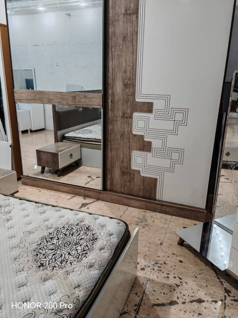 ژووری نوستنی تورکی
بەلاش تەنیا بە پارەی دۆشکەکەی
کانتۆر و سیسەم و مێزتەوالێد و دوو کۆمێدی و دۆشەکی دوو دیو
ناونیشان سلێمانی کانی سپیکە خوارمزگەوتی تەبایی بەرامبەر مارکیتی کەوێ
*********** السليمانية, العراق
