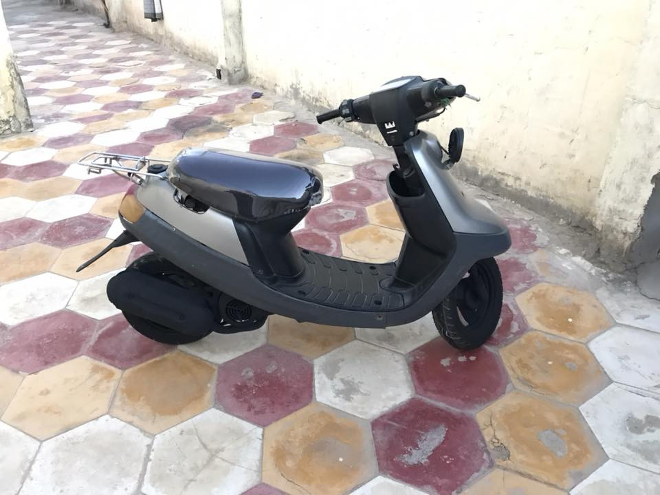 السلام عليكم دراجه للبيع كهربائيات كلها شغاله اشاير و لايت و بك لايت و هورن و باتري ماعده السلف طفه وحده مااعرف شبي و تايرات جديدات ثنينهن و دبل خلفي جديد توني شاده و كفرات اصليه و قفل جنطه وقفل بانزين وكشن مغلف جديد الدراجه شغاله هندر واحد السعر ٢٥٠ وبيها مجال   مكاني سوق الشيوخ للاتصال ***********
