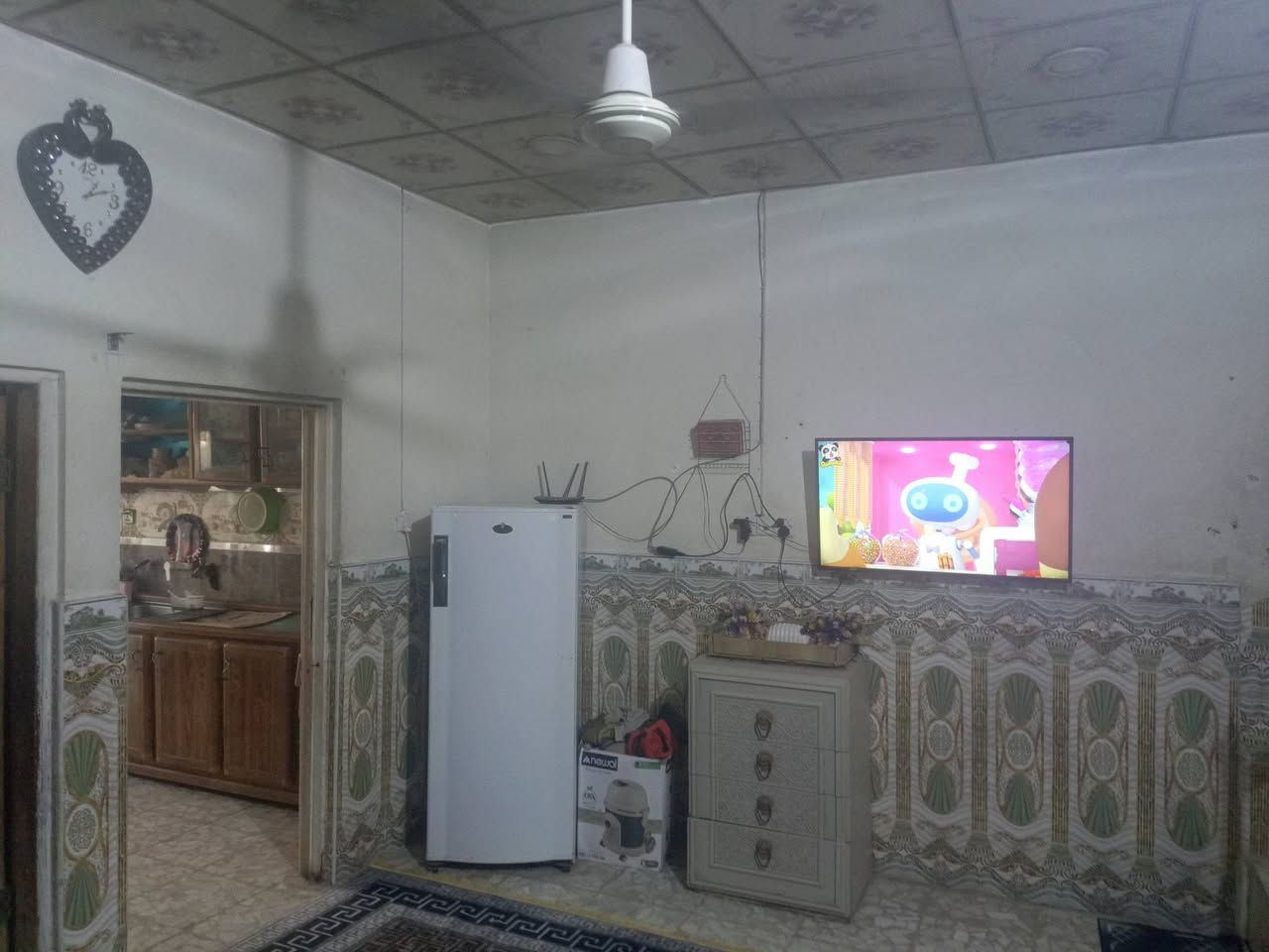 يالله يارزاق 🏣
🏠بيت للبيع 115 متر م للبيت.طابقين 🏣  طابوزراعي مشمول بلتطوب 

كوفه. نفق المختار مالت حي ميسان شارع مدرسه تل الزعتر
 
شارع الزوار قرب متنزه جنات الكوفه 

ألرضيه كاشي   سراميك كامل من كلشي بيت كلش نضيف 

يحتوي ع غرفتين جوه. وغرفتين. فوك العدد 4غرف 

+ صاله عدد 1 + مطبخ + استقبال +صطح كامل + ساحه + تخاريج خارجيه وداخليه 
ا
التفاصيل تصل *********** وتساب.
