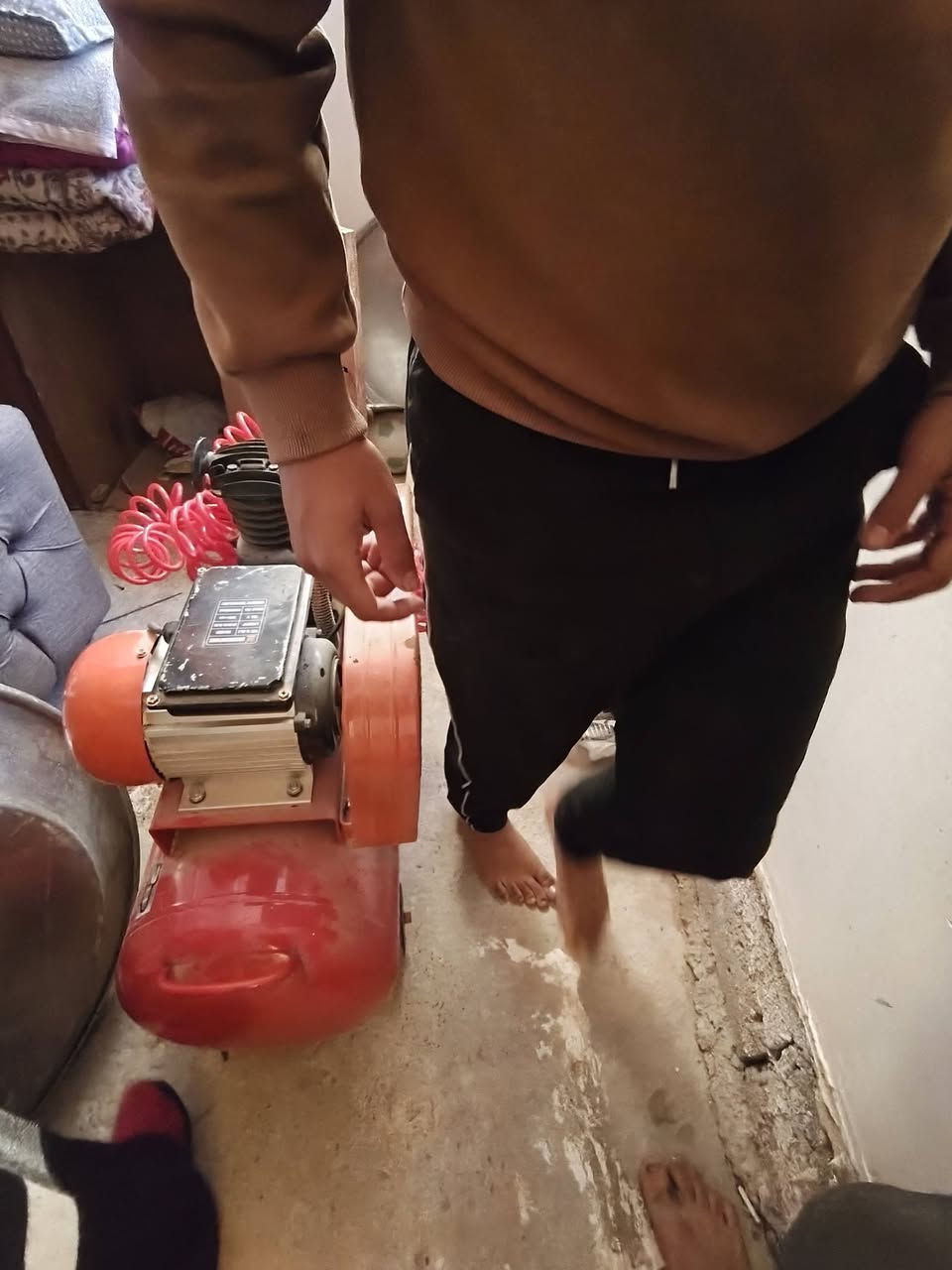 السلام عليكم كومبريسر 50L جديد جديد اشتغلت بي ميز واحد مال بيتي امانه الله شتريته جديد من شارع الرشيد ونوعيه اصليه مكان بغداد الغزاليه *********** اتصل وتدلل
