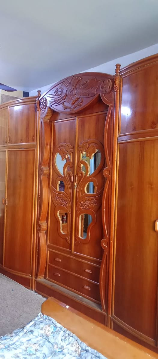 غرفه حلوه تسكام قبل كم شهر من كملت بس ضرف صار حلوه تجي تشوفها مكانها حله شارع 80 سعرها ٩٠٠ وبيها مجال بالعافيه على الي يأخذها ***********بي وتساب
