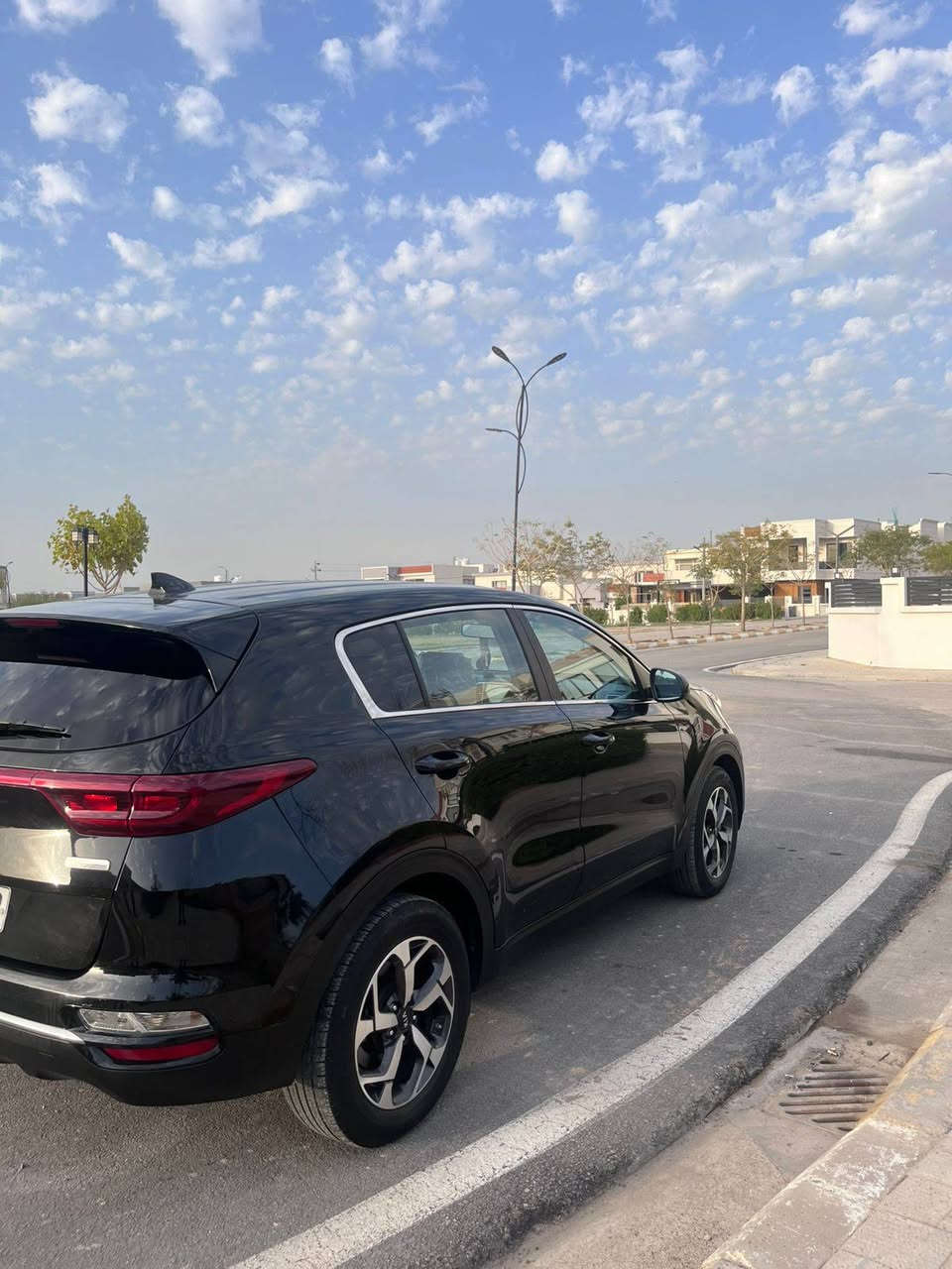 بسم الله الرحمن الرحيم
سبورتج ٢٠٢٠
لون اسود
مكينة ٢٤٠٠
كفاله عامه من الصبغ
بيها بارد باب الصندوق
مكان سياره ديالى خانقين
سعر ١٦٧ بيها مجال
***********
