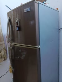 ثلاجة • تبريد وتجميد • نظيفة