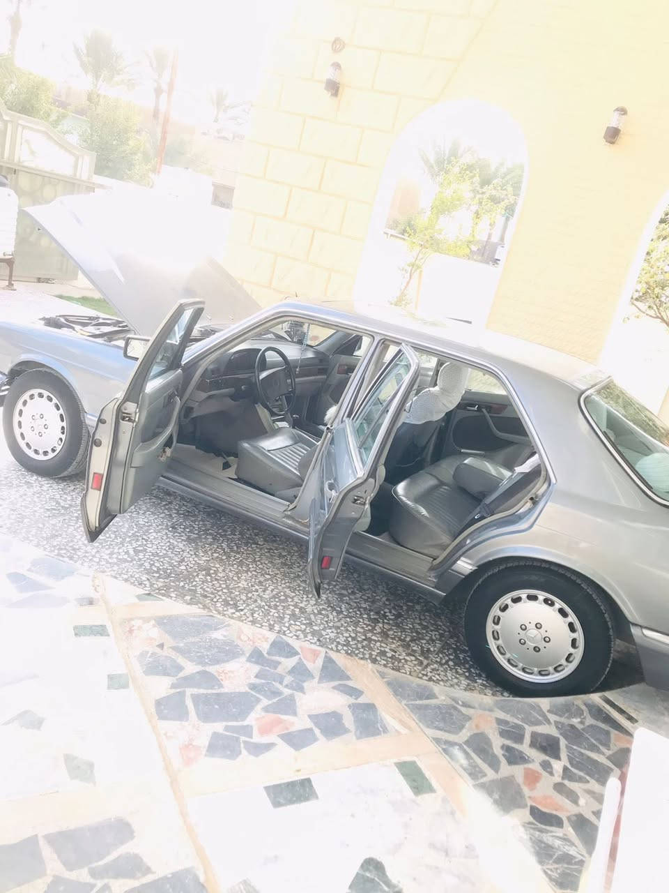 سلام عليكم مارسدس موديل 1991  /SE 300
فول موصفات اربع جام كهرباء / سلايت فتحه طكتين 

كشنات جلد / تحكم كهرباء ￼

بلاديه سياره / مصبوغه جماليه فقط 

كير ومكينه بلاديه 

تخم تاير 

عالي ناصي كهربائيات كله بشرط 

اريل شغال ويه سويج 

دبل فيتبم 

شلعه ومعدل خير من الله 

مكان سياره بغداد 

سعر 97 وبي مجال 

رقم هاتف ***********
