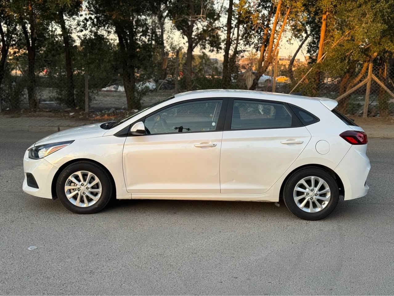 هونداي اكسنت 2019 وارد امريكي 
السياره بيهه بارد بسيط بالجاملغ فقط
وبدون ايرباك 
وبدون تبديل 
وبدون دواخل
مواصفاتها 
شاشه كبيره 
كامره دواره 
تحكمات ستيرن جهتين 
محرك 1600 
ويل كب 
تخم تاير جديد 
تبريد ثلج 
ماشيه 53 الف 
كير ATM بلادي
نظام اي بي اس
نظام ايكو اقتصادي بانزين
السياره جديده
السياره رقم بغداد وباسمي 
السعر 107 
للاستفسار *********** بغداد, العراق
