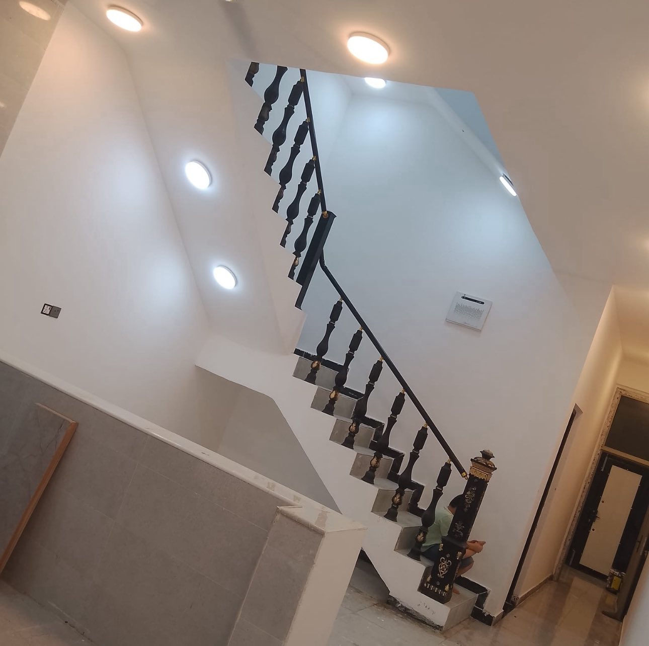 دار سكن للبيع في ياسين خريبط مساحه ١٠٠ متر الزون الاول ٥*٢٠ يحتوي غرفه واستقبال وصاله ومطبخ وصحيات  الطابق الثاني غرفتين وصاله وصحيات السعر ٢٦٠ مع المجال بناء ٢٠٢٦ بعده مامسكون للاستفسار او الاعلان عن عقاراتكم يرجئ مراسلتنا على الارقام التاليه 
***********
***********
عنوان المكتب ياسين خريبط قرب سما سنتر بالبدايه مقابل قاعه رومانتك عقارات البرهان
