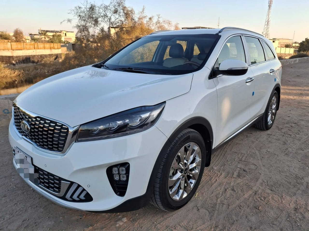 كيا سورنتو خليجي موديل 2020 حجم 6 سلندر ماشيه 38 حقيقي رقم انكليزي  بغداد بسمي سنويه تنتهي 2031 السياره مكفوله من الدعاميه للدعاميه من البارد والشخط السياره على وضع الشركه  مقاعد جلد اريل طياره كاميرا دواره شاشه كبيره صندوق كهربائي بصمه تشغيل مع بصمه الابواب السياره المكان البصرة رقمي *********** ..السعر 278 وبيه مجال
