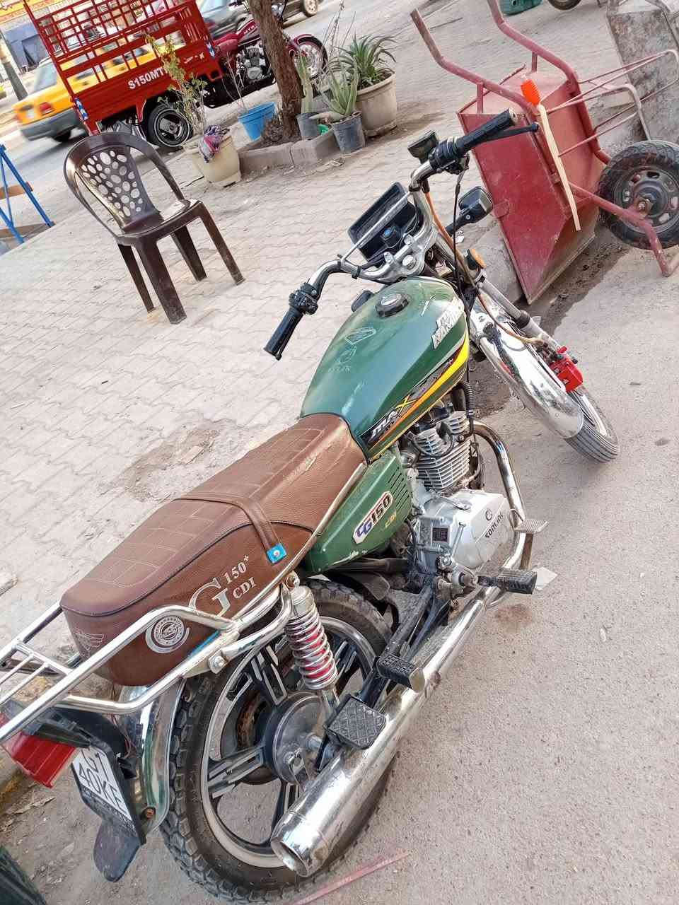 دراجة ايرانية موديل 23 أوراق كاملة 
لون زيتوني مميز دراجة شرط  بلادية اي نقص ما بيها
دراجة مال بيت من شغل لبيت ما متعوبه 
السعر 500 الف بيها مجال قليل حك جيه 
مكاني بغداد الشعلة شارع عام ***********
