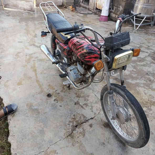 سلام عليكم شباب دراجه موديل 17 تانكي نامه تير الوره سيفان تاير الجدام تايكر محرك نامه بكان اديالى خالص اجديده السعر خاص رقم الهاتف ***********
