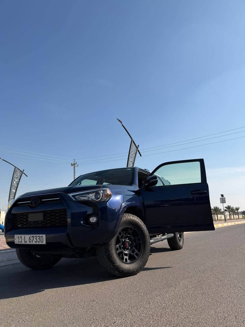 بيع او مراوس 
تويوتا فور رنر موديل ٢٠٢٣ محرك ٦ سلندر ٤٠٠٠cc السيارة جديدة جدا فئة SR5 بريميوم فووول مواصفات 2wd المرغوب  محرك وكير وصدر وبدي جديد شركة بلاد ماشية 42mi حادث جانبي باب وجاملغ امامي عكس السائق مبدل لون بدون صبغ وبارد بسيط بالجاملغ الخلفي مشتغلي pdr السيارة لون مميز شذرة ميتاليك
 فتحة
 سقف ٧ راكب 
رادار امامي وخلفي وجانبي
 نقط عمياء
 نظام توقف ذاتي 
ويل ودوسة TRDبلادي اصلي 
داخل جلد لونين بلاد 
كشن كهرباء وتدفئة 
ستيرن تحكم جهتين 
تدفئة ستيرن 
شاشة كبيرة لمس ونظام كار بلي بلادي 
نقطة كهرباء منزلي ١٢٠ واط 
تبريد قطعتين 
مكان السيارة بغداد الكرخ سعر 305 ورقة وبيهة مجال بسيط للاستفسار *********** Colombo, Sri Lanka
