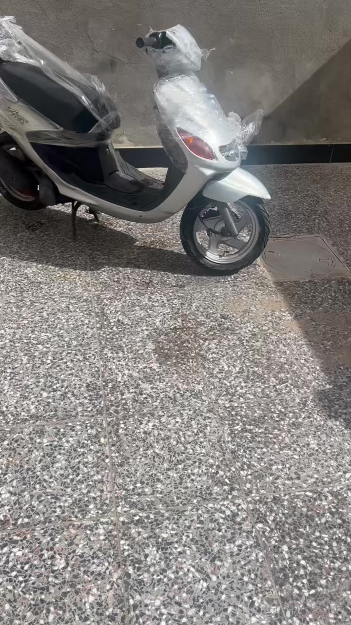 دراجه اكزز كراند مزاد 

ورقه مزاد وياها شكد ماشيه وسنة الصنع 

ومحركها كل تفاصيلها بالتقرير موجوده 

البصره
المطيحهه

***********
