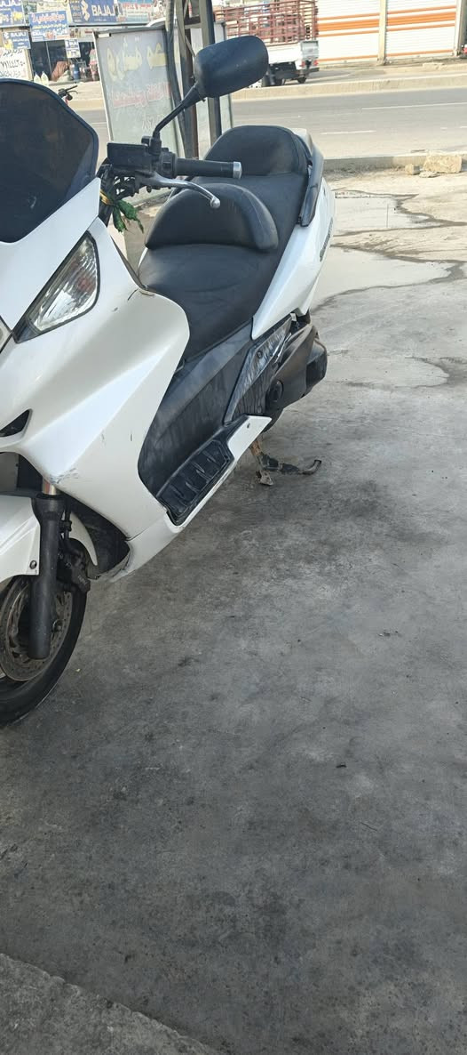 السلام عليكم سلفر ونج 400مكينه ما مفتوحه كهربايات كلها شغاله السعر مليون وبيها مجال الشراي يتصل ***********5 بغداد العبيدي
