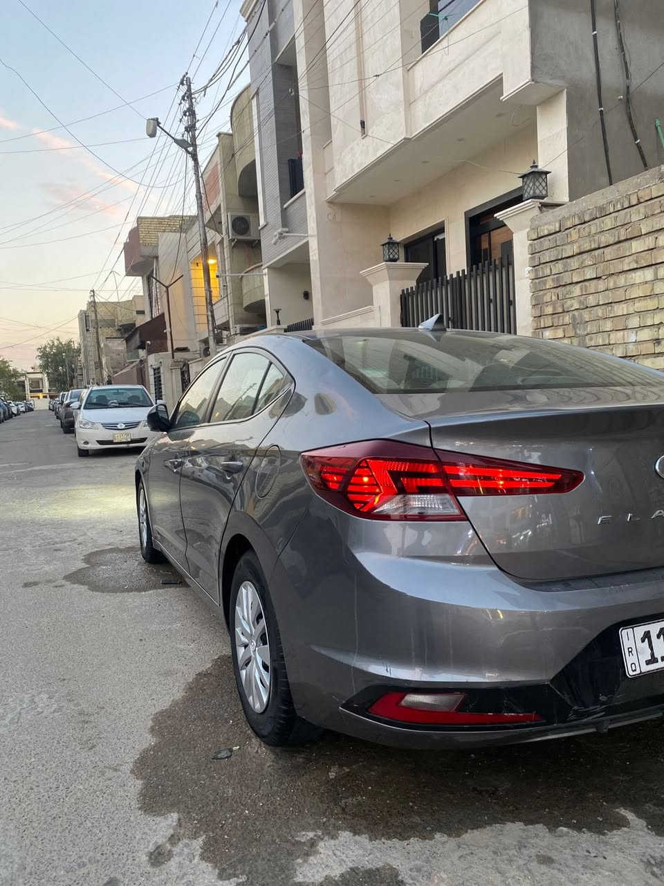 السلام عليكم النتره وارد امريكي جاملغ وبنيد صبغ فقط وشويه مرشوش من الباب الصدر كير اتي كير ومكينه مكفولات تخم تاير صدر جديد تحكمات ستيرن داخل لونين زنون كامره دواره شاشه بلاديه رادار تلاث انظم قياده سياره ماشيه 70.الف رقم بغداد تحويل مباشر السعر 117مكاني بغداد حي الجهاد ***********
