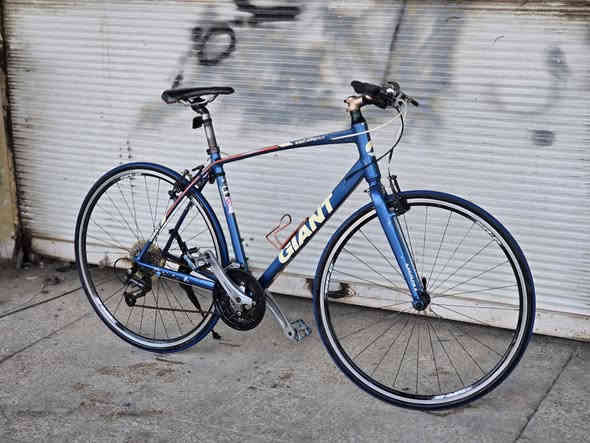 سلام عليكم 
دراجة جينت سكيب rx 
حديث سستم شيمانو 9×3 دفن
وزن ريشة دراجة مال شحن
سعر 200 بيع فقط 
*********** موصل جانب الايمن
