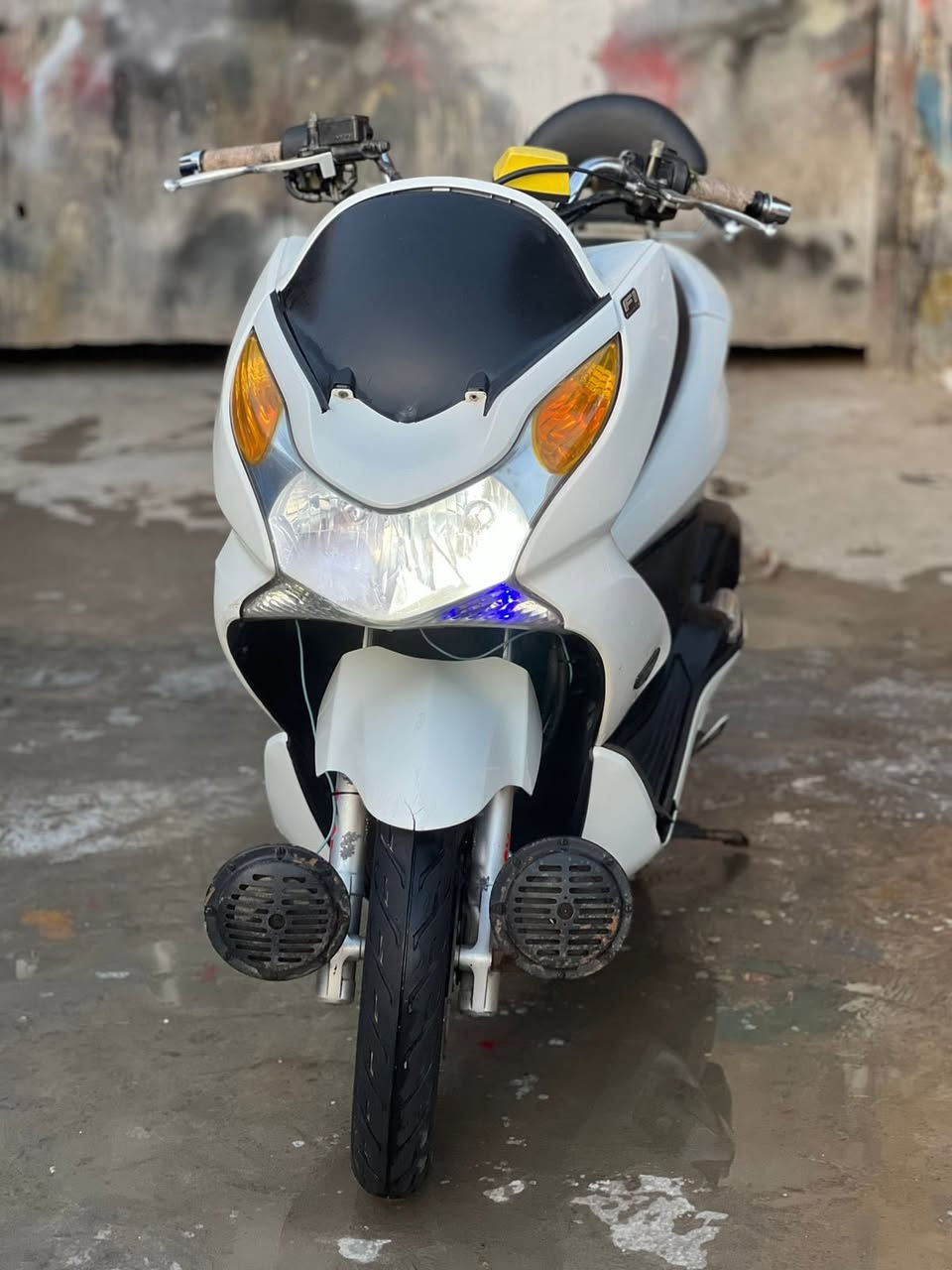 سلام عليكم دراجه بيسي اكس (ياباني) جيل الاول دراجه نضيفه كلش دراجه علا وضع الوكاله ما مفتوح بيه برغي واحد كفراته هم وكاله مختمات شركه تايراته جدد كهربائيات كله شغاله مكاني بغداد مدينت اصدر قطاع 63
رقم هاتف ***********. متواجد فقت عل رقم. مكلف بل نشر 🫶🫶
