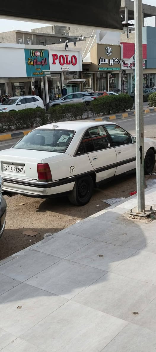 السلام عليكم
للبيع فقط أوبل اوميكا موديل ١٩٩٠ ابيض 

فتحة سقف 

جام اوتو 

رقم صلاح الدين دولي بأسمي تحويل مباشر 

هزة جديدة 

كير أوتوماتيك 

حجم ٢٠

السعر ٢٤ ورقة بيها مجال بسيط
للأستفسار الأتصال، 
***********

المكان تكريت
