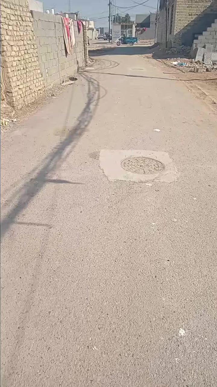 السلام عليكم بيت للبيع مساحه 200 متر عنوان الحميديه شارع سيد عوده بيت قاطين اربع غرف نوم تتوفر كافه الخدمات ماء وكهرباء ومجار وتبليط سعر مناسب.  ***********
