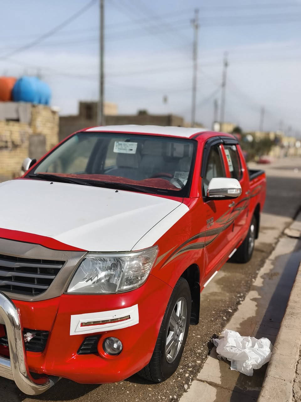 سلام عليكم بيكم هايلوكس موديل 2015  مكفولة كفاله عامه حته من البارد السياره جاهزه تخم تاير برجتسون الاصلي حداديه مكينه كفاله حامه لا تبخير لا  تنقيص رقم ميسان ماشيه 125 ألف حقيقي مكان السياره ميسان مركز المحافظة رقم الاتصال ***********
