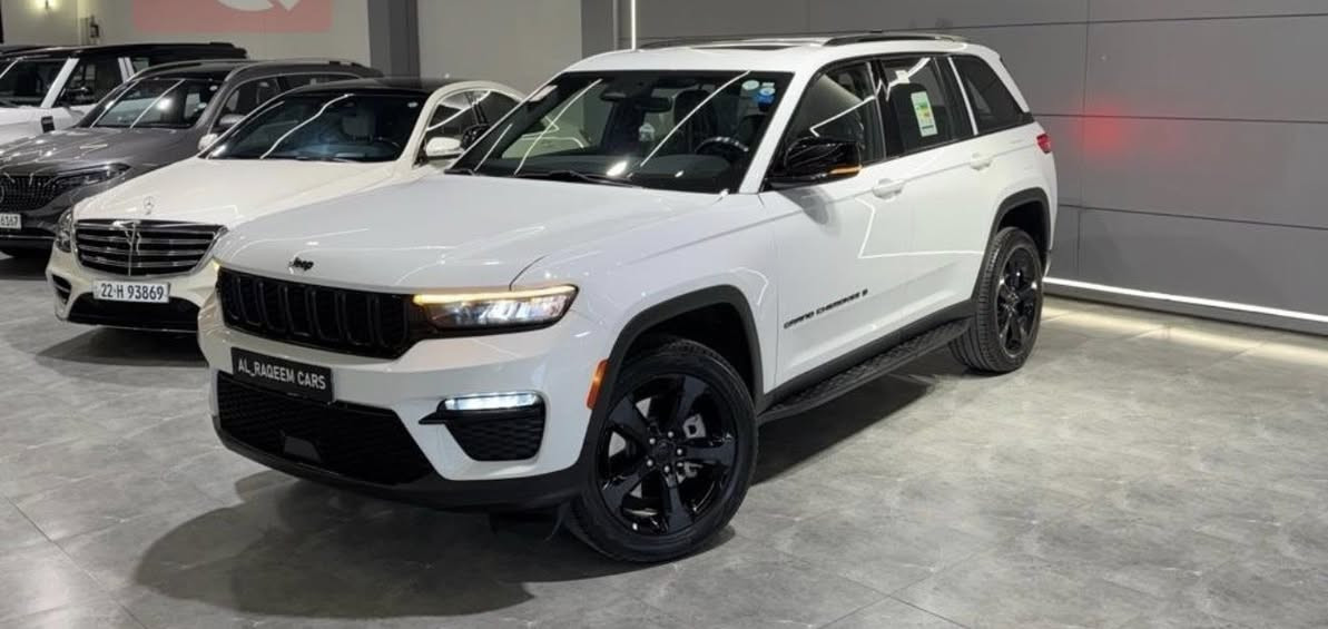 🔥 للبيع Jeep Grand Cherokee Altitude 2024 🔥
خليجي وكاله هارلم مغلفه ppf ضمان 10سنوات كل السياره 
مكفوله كفاله عامه ماشيه 10 فقط زيرو 
سيارة نظيفة جدًا وفخمة، استعمال خفيف وبحالة الوكالة ✨

✔️ فئة Altitude الرياضية  
✔️ محرك 3.6 V6 قوي واقتصادي  
✔️ شاشة كبيرة + Apple CarPlay  
✔️ كاميرا + حساسات + رادار  
✔️ داخلية جلد سوداء فخمة  
✔️ جنوط سود وBlack Package  
✔️ دفع رباعي  
✔️ تبريد وتدفئة مقاعد  

📍الموقع: بغداد  
📞 للاستفسار مراسلة خاص
***********
