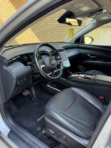 السلام عليكم 
توسان 2023 وارد أمريكي 
رقم بغداد بأسمي السيارة 
ماشية 30000 km 
محرك 2500 فور ويل
فول مواصفات ليميتد 
كشنات كهربائية الأمامية تدفئة تبريد 
الخلفية تدفئة جلد اسود
كامرات 360 
رادار 360
تدفئة ستيرن  
خزن ميموري
صندوق كهرباء 
اوتو بارك قيادة ذاتية
كير بيانو
وبعد بيها مواصفات 
حادثها موضح بالصور الجاملغ نفسة والبنيد نص من عندة مصبوغ
ايرباك دركة فقط
مكان السيارة بغداد شارع فلسطين 
هاتف 📞 *********** متواجد واتس اب
السعر 225 
واعتذر على الاطالة
