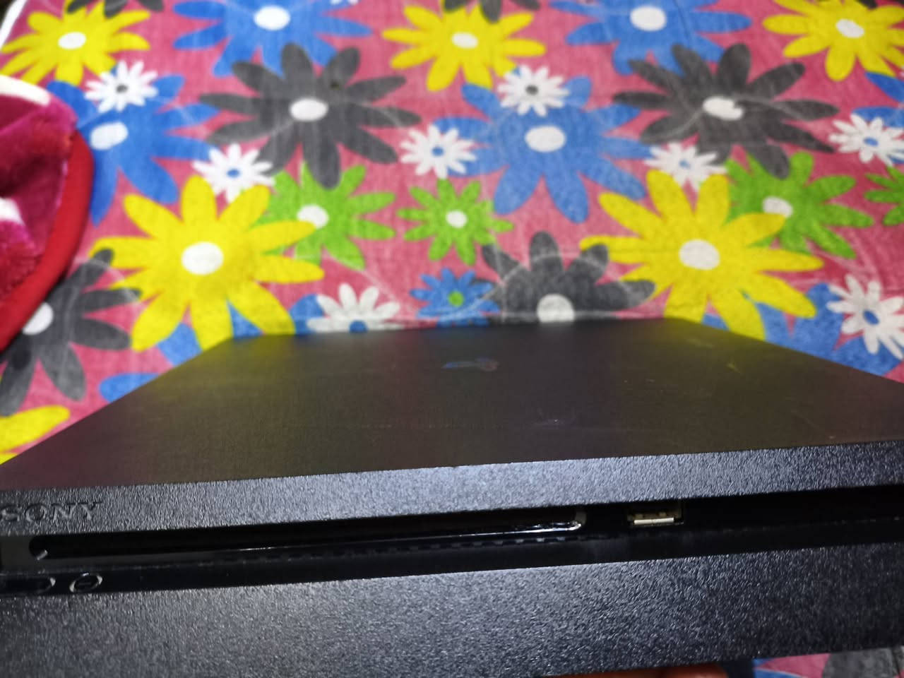 سلام وعليكم بلي 4 سلم الجاهز حديد ما مفتوح كارتونه وية وية طوبة شتريته 45  او درايفر شتريته 25 او محكه شاحنات35 وهاي الحرب شتريته 30 مترجمه بل عربي وية يدة مال بلي 5 اشتريته اب 40 او يدة اصلية او يدة عادية يغني 4 اقراص او 3 يدات مكاني معقل قرب مغتسل البله سعر 275  يعني بس الغراض مشتريهن اب 175كله جديد ***********
