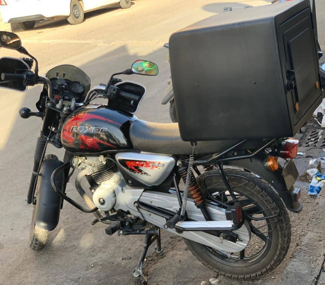 للبيع
بوكسر ٢٣ مرقم 
دراجه نضيفه 
بلادي ممفتوحه 
برغي ما ناقصها 

السعر 2000وبيها مجال 
متوفر فقط واتساب 
***********
