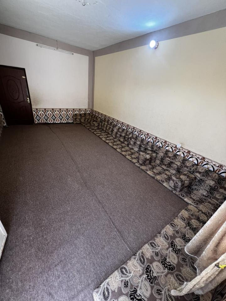 ياالله اللهم صل على محمد وال محمد
مساحه البيت 300
مساحه القطعه 700
بناء بلوك كهربائي
عكاده
يحتوي على استقبال +صاله+مطبخ +غرف عدد 2 + صحيات داخليه وخارجيه
مدرسه تبعد 300 متر 
ماء كهرباء ومولده سحب كله جاهز مجهز
السعر المطلوب 65 مليون قابل للتفاوض
الموقع / الخميسات شارع طاقه شركه النفط
***********
***********
