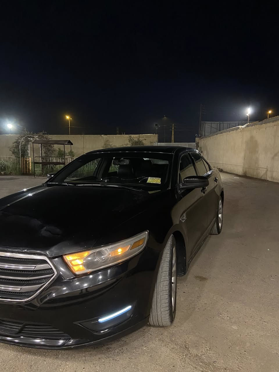 • فورد تورس موديل 2013 وراد كندي 
 • صور الحادث مرفقه بالصور حادثها جنطه 
 • محرك جديد مال كصه مشدود عليها 
 • كير فول بلادي ما ملعوب بي 
 • كشنات جلد تدفئه وتبريد 
 • لايت زنون 
 • بيه ربع البنيد صبغ وجاملغ ايمن هم بي صبغ نص وبيه طخه بالجاملغ الخلفي بسيطه 
 • السياره مثل ما تشوفوها بالصور نظيفه وما بيها اي نواقص مو تخابرني تضل تسئل بيه سياره كامله 
 • رقم بغداد سنويه لحد 2028 تحويل شوكت متريد ثاني يوم 
 • مكاني بغداد ابو غريب او العامريه 
 • ***********
 • السعر 110 وبيها مجال وايضاً عليها غرامات 17 تنزل من السعر يعني المشتري هو يدفعهن وينزلن من السعر .وشكراً
