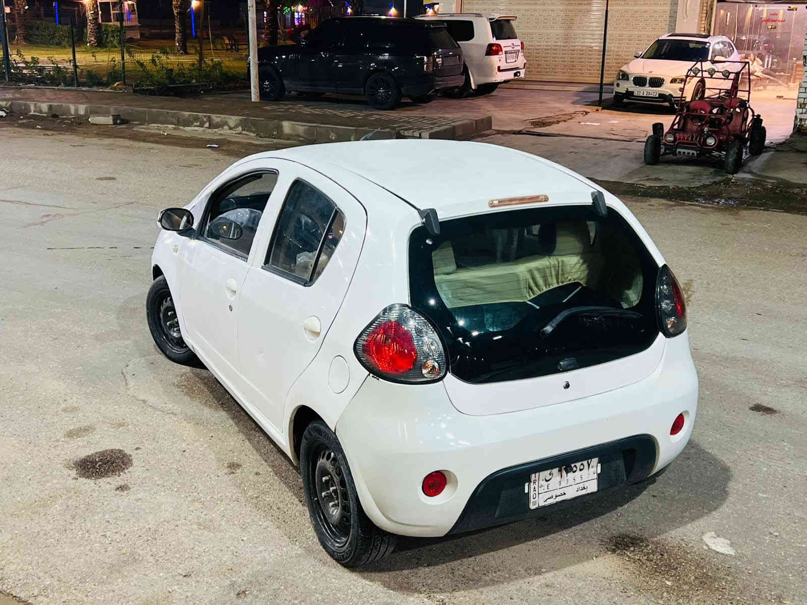 باندا 2013
بيها قطع صبغ متفرقه ابيع حزام
كير مكينه كفاله
تبريد ثلج حديديه جديده
سعر 43 ورقه بيها مجال جداً بسيط
استفسار ***********
