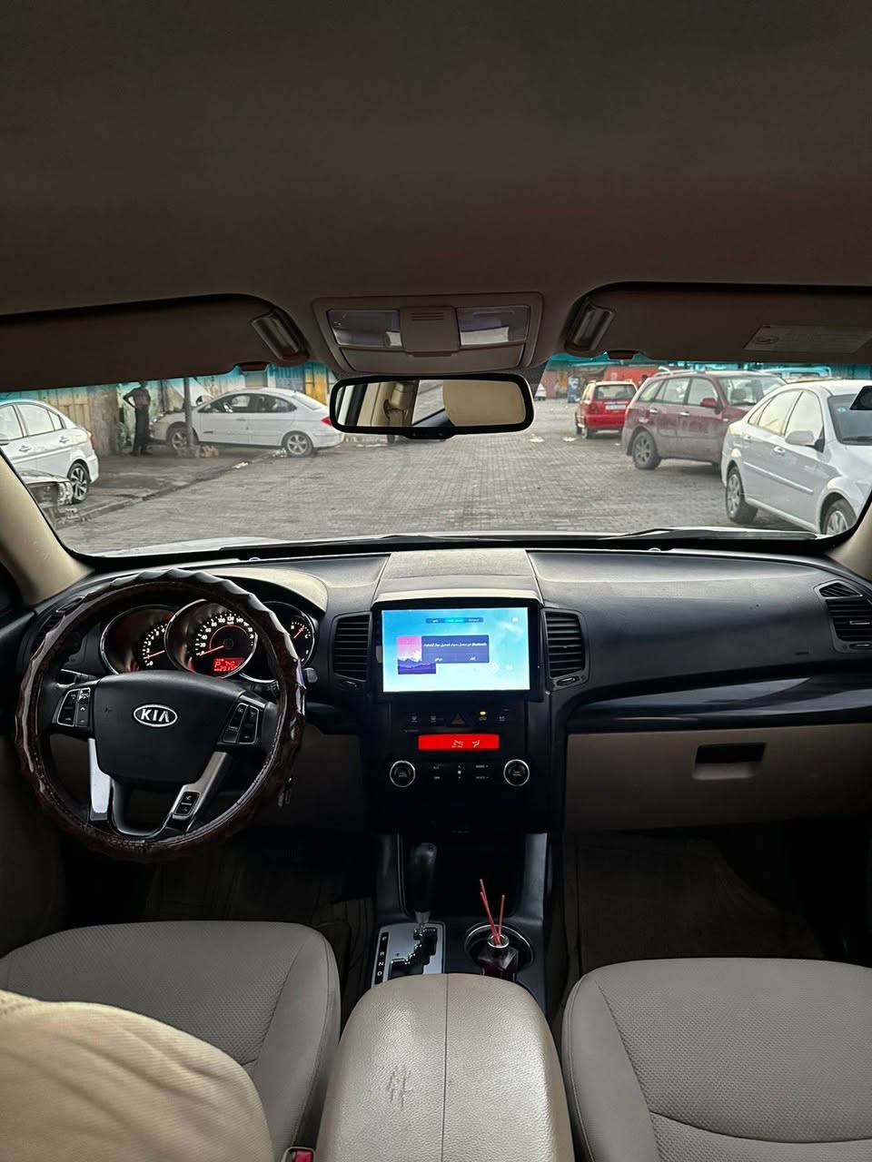 بسم الله الرحمن الرحيم. سورنتو ٢٠١٢ خليجي كويتي ٧راكب تبريد ٣ قطع ٤ سلندر ٢٤٠٠ محرك قبل شهرين شاده لوك تبريد حلو  تخم تاير قبل شهر  شاده جاهزه من كلشي بسمي رقم واسط الجديد دولي بيهه جاملغ الأمامي مبدل نفس الون وبارد بل جنطه وشويه تكحيل كارت. كوت مركز المدينه السعر ١٤٨ بيهه مجال قليل /*********** ابو حسن
