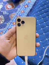 ايفون ١١ برو ٦٤ • بطاريه ٨٠ • شاشة مبدلة