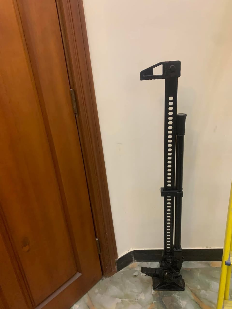 متوفر فندرات حديد نظيفات ١٠٠ الف 
دعامية امامية بلادية ١٥٠ الف 
جك  
دوسات 
دبلات
براكيت 
***********
