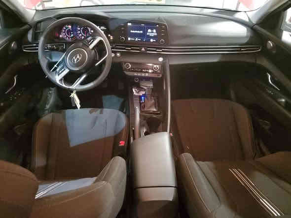 السلام عليكم النتره موديل 23 بدون حادث عطل ميكانيك ظاغطة الزنجيل مكفوله كفاله عامه السياره بصمه تشغيل عن بعد رادار امامي وخلفي توقف ذاتي نقطه عمياء
ثلاث انظمه قياده 
السعر 165 
العنوان البلديات 
الهاتف ***********
