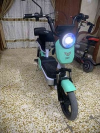 دراجه شحن للبيع بطاريات  والداجه جديده نقصه بس هورن سعره ٢٠٠ قفله مكان...