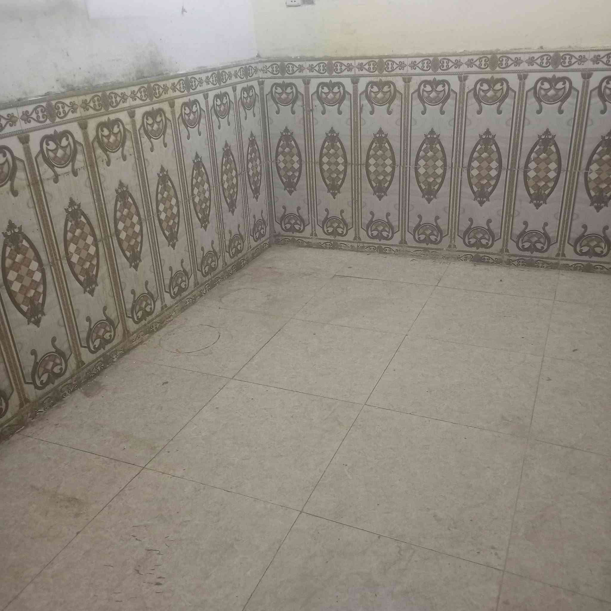 بيت للايجار بالقبله بحي الجامعه قرب مدرسة الاستبرق بيه غرفتين نوم وهول ومطبخ وصحيات وديوانيه وكراج وتانكي وماطور اجاره ب500 اي استفسار على هذا الرقم ***********
