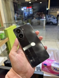 Poco x7 pro كلش نضيف ذاكرة 256  ملحقاته كامله 07705957572