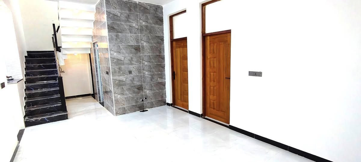 دار للبيع طابو زراعي سند 25 مرقم من قبل البلديه كوت حي الحكيم نزلت على قريب قرب الكورنيش بناء طابوق مساحه 160 يتكون من غرفتين نوم مطبخ استقبال هول السعر المطلوب 73وببه مجال للشراي 

الاستفسار مراجعه مكتب دلالية حسن البيضاني  رقم المكتب ،،،،***********
عنوان المكتب حي لحكيم قرب سيطرة القديمه للاعلان عن عقاراتكم  أو المراسلة على الصفحة أو إرسال 
العرض ع الواتساب  
ليس لنا الحق برفع سعر العقار أو خفضه عملنا يختصر على تقديم أفضل الخدمات العقاريه وترويج العقارات ونشرها ع مواقع التواصل الاجتماعي على حسابي الخاص على الفيس بك توجد مجموعة عقارات تجارية سكنية دوانم زراعية مستعدون بيع وشراء العقارات نستقبل كافة العروض الزراعيه والطابو في مدينة الكوت
رقم المكتب          حسن البيضاني.      ***********
