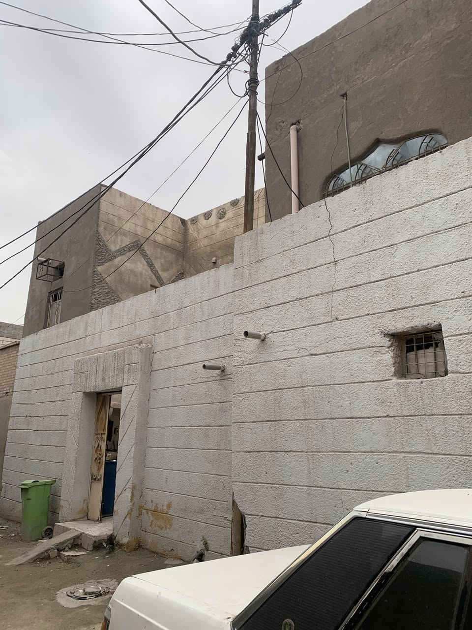 بيت للبيع قرب جامع البراك محلة للعرب بيت فرعي قريب على الشارع كلش مسافة قليلة بيتين ع شارع المساحة ١٣٠ متر البيت طابقين بي ٦ غرف الاستفسار الاتصال ع رقم البيت اصولي طابو ملك 
***********
او على رقم 
***********
