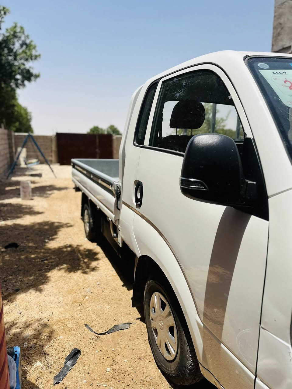 كيه بنكو موديل 2025 ماشيه 22الف رقم البصره باسمي مبدل بيها باب سكن ولايت فقط بدون صبغ او تصليح سياره جديده كلش سعًر 155 مكان البصره سفوان رقم ***********
