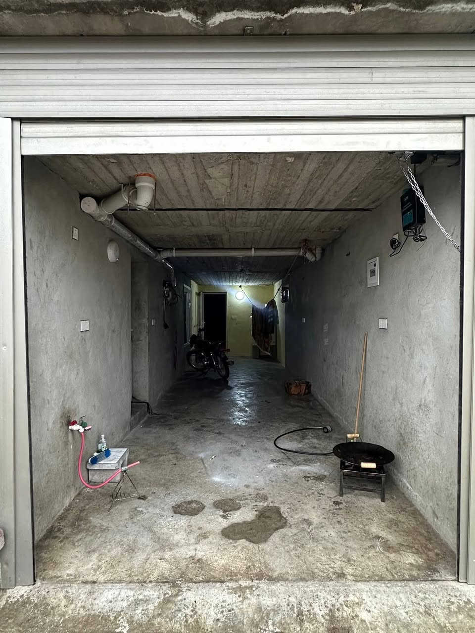 خانوی ٢ قات فول مواسەفات لە هەڵەبجە بۆ فرۆشتن
قاتی خوارەوە 
گەراجێک 
مەخزەن 
ژورێک
دەستشۆر 
.
قاتی سەرەوە 
باڵکۆن 
میوان 
مەتبەخ 
هۆڵ 
نوستن
مشتەمەلات 
.
هەورەبان
مەخزەنەکەی دەڕابەی کارەبای هەیە 
سەقفی مەغریبی هەیە 
شۆفاشی هەیە و سێتی مەتبەخی لەگەڵە
 خانوەکە  زۆر بەجوانی و بێ هیچ کەمو کورتییەک کراوەتەوە
تەرەشوع و تەقیوی و هیچ کێشەیەکی نییە      

دەروازەی شار ناوهەورامییەکان
***********
