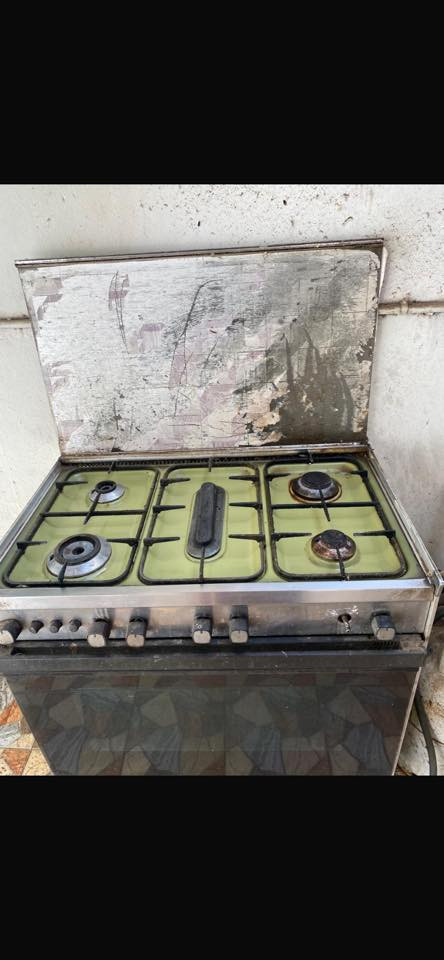 طباخ عشتار نظيف مابي اي خلل شغال كامل حته الفرن فوك جوة يشتغل
ونقص العيون موجودات 
للتواصل ***********
