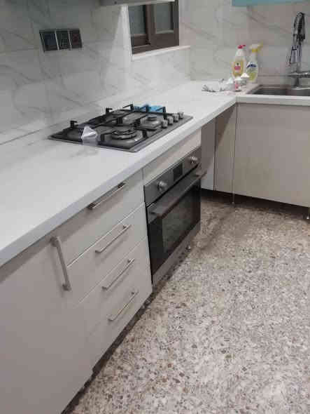 كاونتر مطبخ تركي خشب 
مع طباخ غطس + فرن + مرشحة إيطالي 
غرفة نوم مفردة ٥ قطع
غرفة نوم مزدوج ٧ قطع 
ثلاجة هيتاشي ٤ أبواب 
كرفان ساندويش بانل ٣*٤
براد ماء 
مكيف كنتوري ٢.٥ طن ( موسمين فقط ) 
مكيف ١ طن توسوت
بلازمة ٣٢ عدد/٣ مع منظومة كاميرات 
تخم زاويا
مراوح سقف

بيع شلعة وحدة السعر ع الخاص
تواصل واتس
***********
