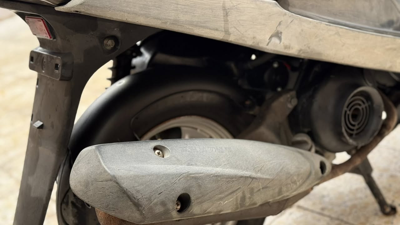 السلام عليكم ماكس منغولي بوشه ٤٩بلاديه سلفاشاير لايت الدراجه كلها شغاله 2008دبلات امامي  شغال 
مكينه ناعمه فول كله بلا دي بيها الدراجه ختم واحد وي المكينه و ملاح بلادي 95ختم 
مكان ميسان ***********فقط اتصال
