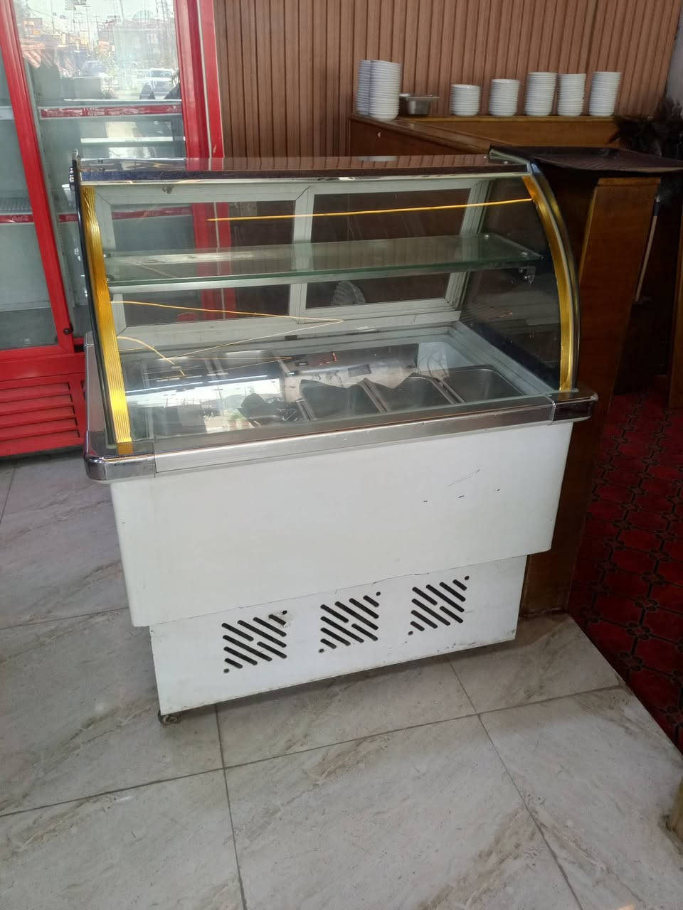 السلام عليكم
عارض مقبلات جديده ستخدام شهر واحد فقط 
لبيع سعره 300 الف 
***********
واسط الصويرة
